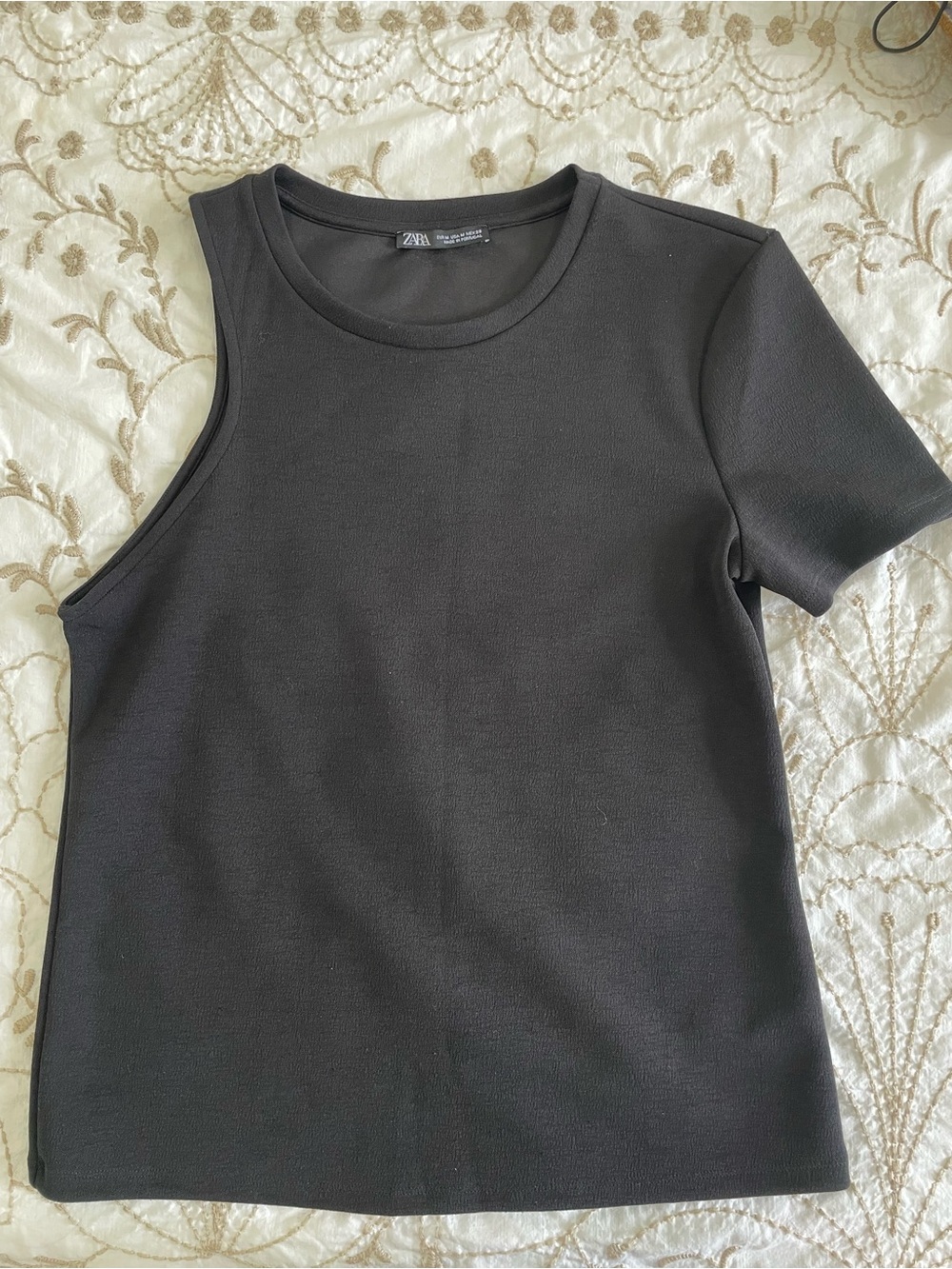 Zara Black One-Shoulder Short Sleeve Tank M